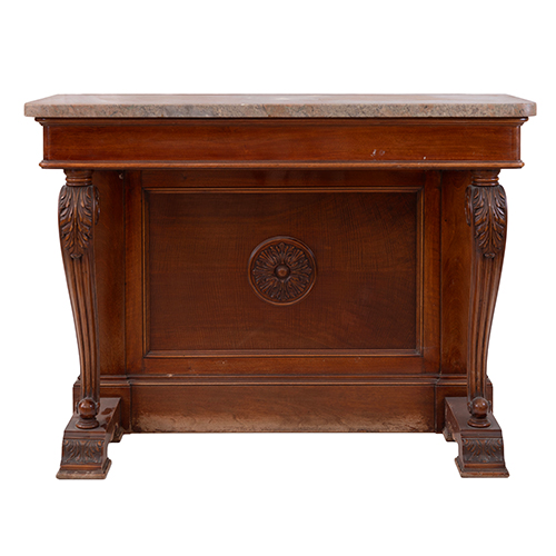 Sub.:38 - Lote: 1331 -  Consola en madera tallada con tapa de m�rmol