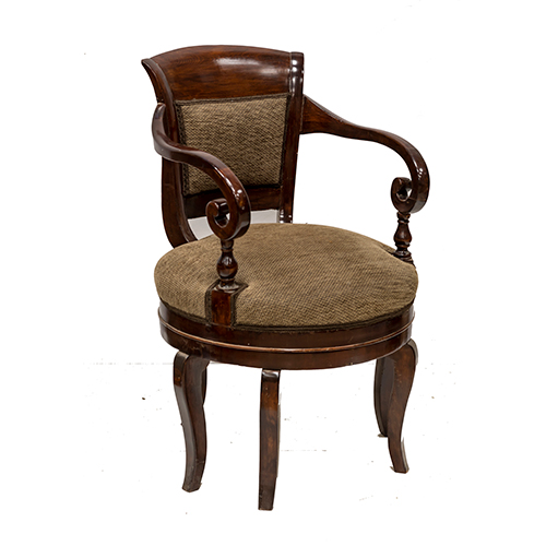 Sub.:38 - Lote: 1321 -  Sill�n fernandino de despacho en madera patinada de seis patas.