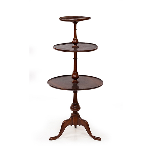 Sub.:38 - Lote: 1298 -  Mesa de tres alturas en caoba.