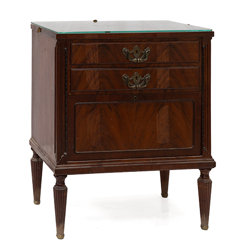 Sub.:38 - Lote: 1512 -  Mesilla estilo Lu�s XVI en madera de caobilla patinada con dos cajones y tapa abatible