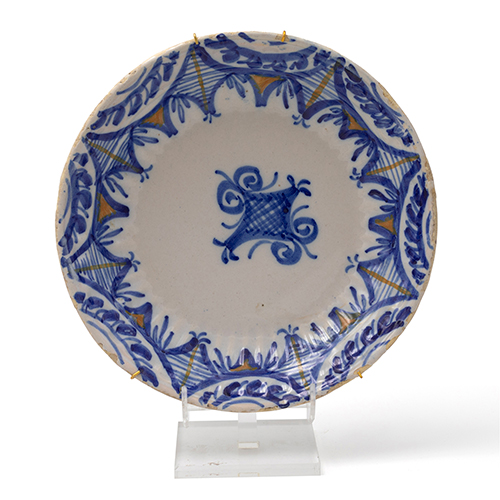 Sub.:38 - Lote: 1401 -  Plato en cer�mica de Manises siglo XIX.