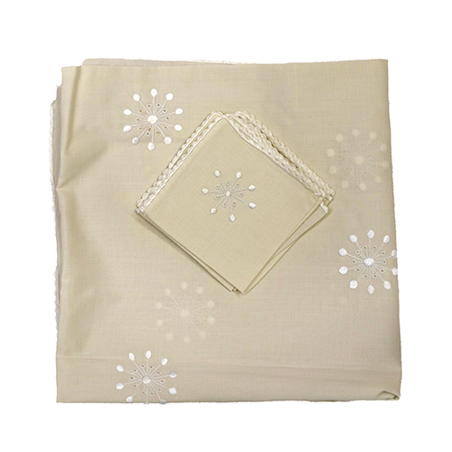 Sub.:38 - Lote: 297 -  Mantel de merienda bordado con seis servilletas