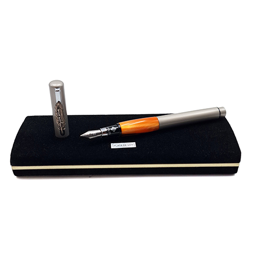 Sub.:38 - Lote: 1272 -  Pluma U.C.L.M