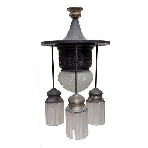 Sub.:38 - Lote: 1489 -  L�mpara de techo Art-Dec� en lat�n y cristal