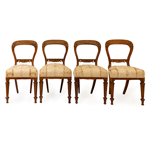 Sub.:38 - Lote: 1340 -  Ocho sillas inglesas en madera de caoba talladas hacia 1900