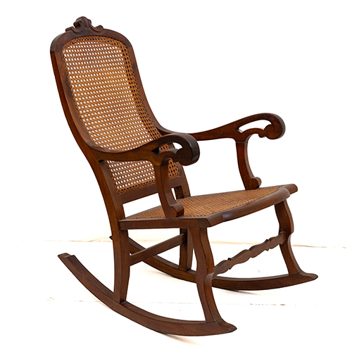 Sub.:38 - Lote: 1353 -  Mecedora Eduardiana en madera de caoba y rejilla.