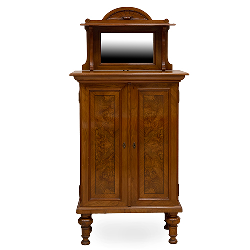 Sub.:38 - Lote: 1484 -  Peque�o aparador alfonsino en madera de nogal con espejo y copete