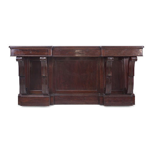 Sub.:38 - Lote: 1376 -  Consola de arrimo en madera tallada y patinada con tres cajones en cintura