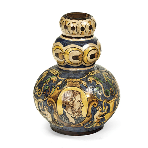 Sub.:38 - Lote: 1303 -  Jarr�n con cuerpo de calabaza en cer�mica italiana pol�croma, con retratos de personajes. ca. 1900.