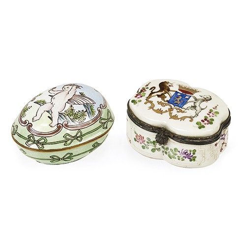 Sub.:38 - Lote: 1351 -  Lote de dos cajas, una en porcelana de estilo oriental y otra en esmalte.