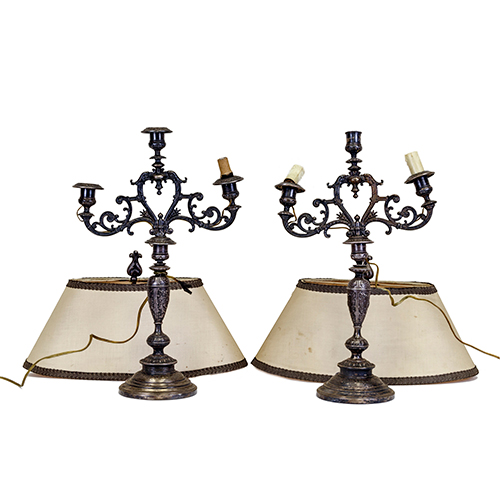 Sub.:38 - Lote: 248 -  Pareja de candelabros de tres luces en calamina, electrificados. S. XIX