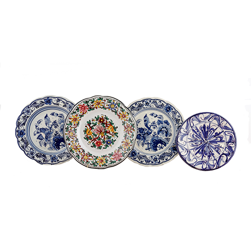 Sub.:38 - Lote: 1422 -  Lote de cuatro platitos en cer�mica esmaltada