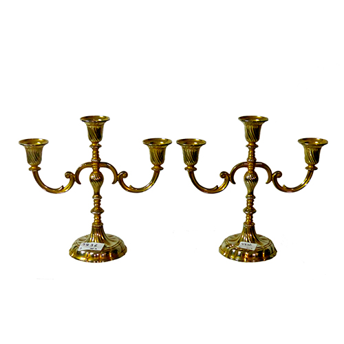 Sub.:38 - Lote: 307 -  Pareja de candelabros de tres luces en bronce.