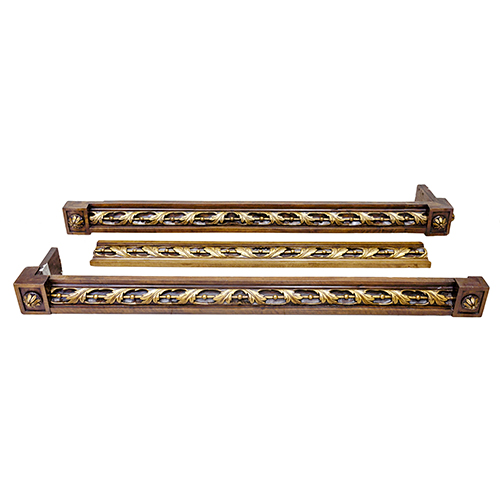 Sub.:38 - Lote: 1414 -  Tres tramos de galer�a de cortinas estilo Luis XVI, en madera tallada y dorada.