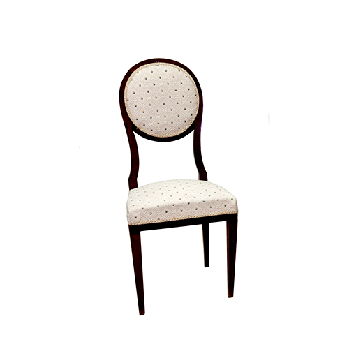 Sub.:38 - Lote: 298 -  Silla en madera con respaldo de medall�n estilizado