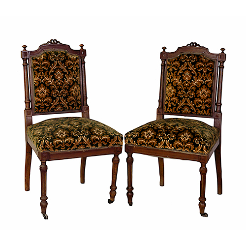 Sub.:38 - Lote: 318 -  Pareja de sillas con ruedas en patas delanteras y asiento tapizado con cretonas. �poca Napole�n III