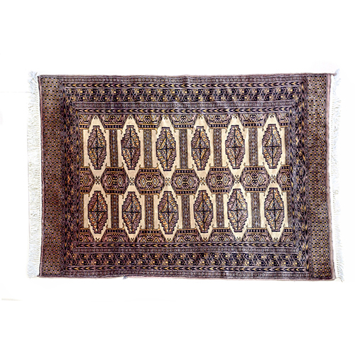 Sub.:38 - Lote: 285 -  Alfombra estilo persa con sucesi�n de herat�s geometrizados enmarcados por formas arquitect�nicas y borde con formas geom�tricas.