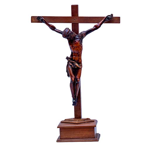 Sub.:39 - Lote: 284 -  Cristo sobremesa realizado en boj con pa�o de pureza dorado