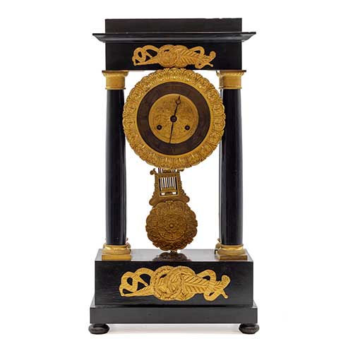 Sub.:39 - Lote: 278 -  Reloj de columnas en madera ebonizada y aplicaciones en bronce dorado al mercurio