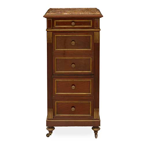 Sub.:39 - Lote: 334 -  Masilla estilo Luis XVI en caoba y aplicaciones de laton con tapa de m�rmol Brocatelle.Consta de tres cajones y puerta abatible.Francia siglo XIX