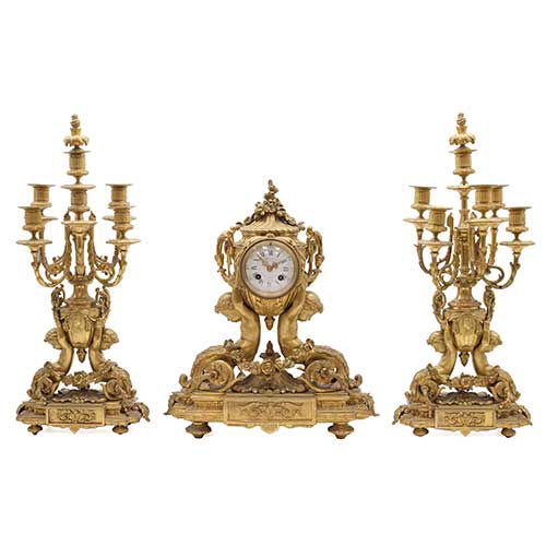 Sub.:39 - Lote: 564 -  Guarnicin francesa estilo Luis XVI en bronce dorado 