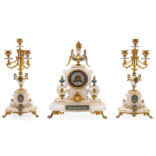 Sub.:39 - Lote: 300 -  Guarnici�n en calamina dorada y alabastro con pintado