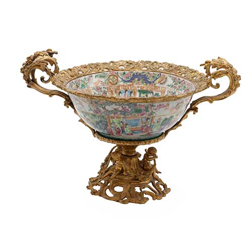 Sub.:39 - Lote: 555 -  Centro en porcelana de Cantn con montura de bronce dorado al mercurio de estilo Luis XV