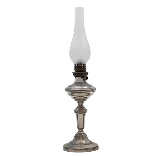 Sub.:39 - Lote: 310 -  Quinqu� con base en metal plateado