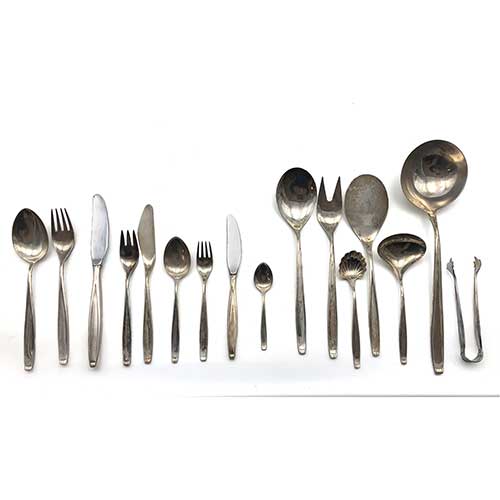 Sub.:39 - Lote: 605 -  Cubertera en plata de 115 piezas. Peso 3582 gr sin cuchillos