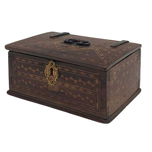 Sub.:39 - Lote: 618 -  Caja aragonesa del siglo XVII- XVIII en madera de nogal, taracea de boj y herrajes en hierro