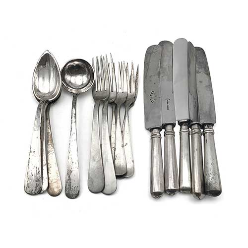 Sub.:39 - Lote: 248 -  Lote de tres cucharas, seis tenedores, cacillo y cinco cuchillos en plata