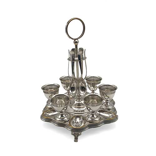 Sub.:39 - Lote: 252 -  Soporte con seis hueveras y sus cucharillas en metal plateado