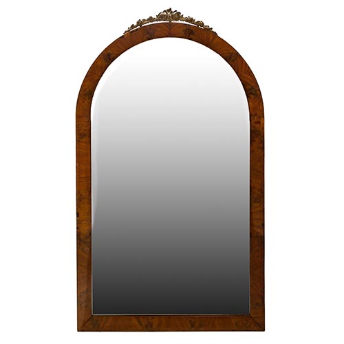 Sub.:4-On - Lote: 123 -  Espejo de medio punto en madera de nogal con copete floral en bronce.