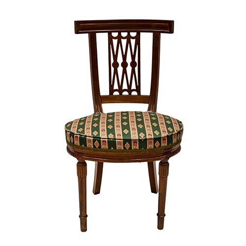 Sub.:4-On - Lote: 46 -  Silla estilo Luis XVI de asiento oval tapizado