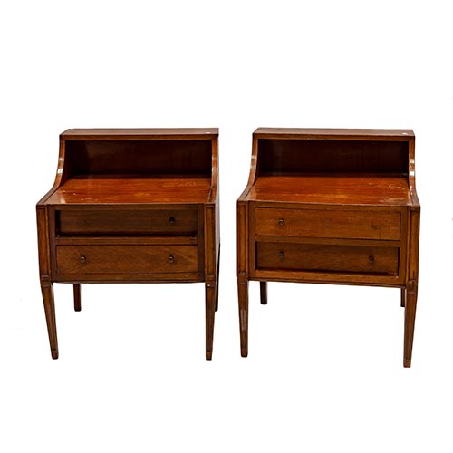 Sub.:4-On - Lote: 62 -  Pareja de mesas de lateral de sof� con dos cajones. Desperfectos en las patas.