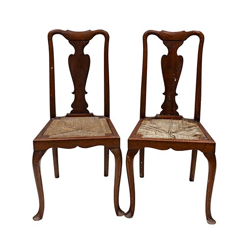 Sub.:4-On - Lote: 45 -  Pareja de sillas con respaldo calado en forma de copa y asiento de enea.