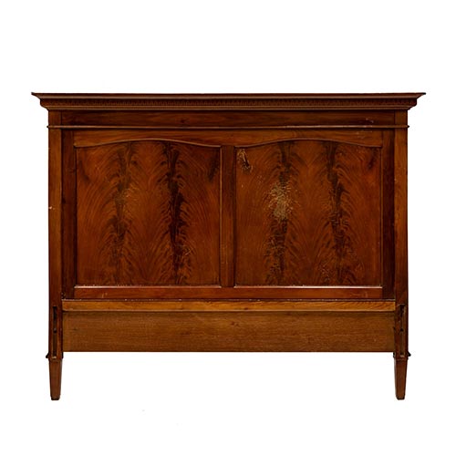 Sub.:4-On - Lote: 59 -  Pareja de cabeceros ingleses en palma de caoba con greca de marqueter�a. Ca. 1900. Desperfectos.