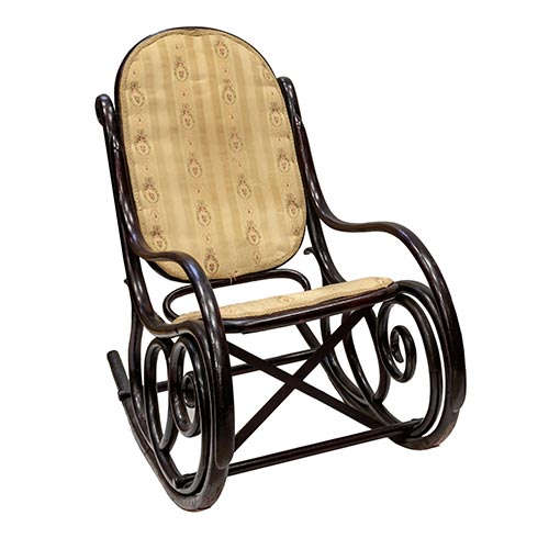Sub.:4-On - Lote: 52 -  Mecedora Thonet tapizada.