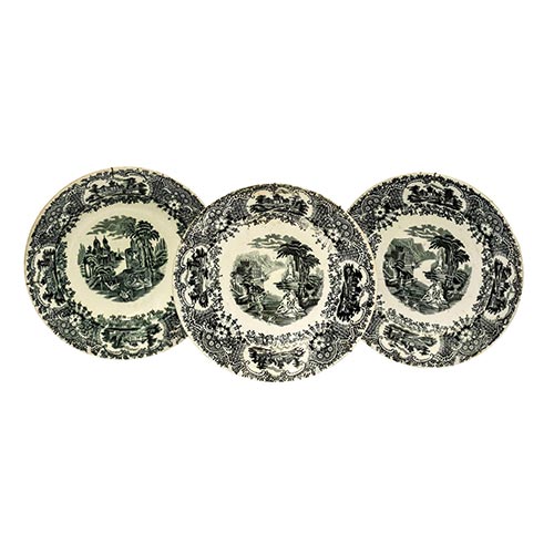 Sub.:4-On - Lote: 316 -  3 platos en cer�mica Pickman, con representaci�n de escenas palaciales.
