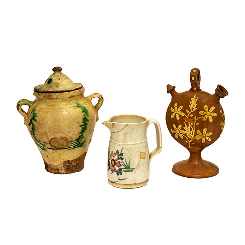 Sub.:4-On - Lote: 315 -  Lote de 3 piezas de cer�mica: botijo, orza, jarra.