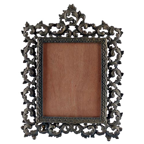 Sub.:4-On - Lote: 125 -  Portarretratos estilo Luis XV en calamina.