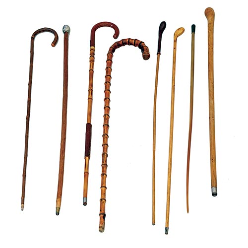 Sub.:4-On - Lote: 112 -  Lote de 7 bastones de paseo en diversas maderas y bambu mas una fusta