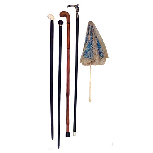 Sub.:4-On - Lote: 111 -  Cuatro bastones con diferentes empu�aduras y una sombrilla.