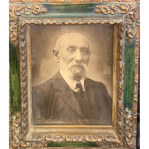 Sub.:4-On - Lote: 124 -  Marco realizado en estuco policromado.