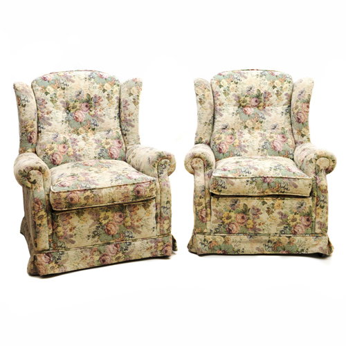 Sub.:4-On - Lote: 88 -  Dos sillones orejeros con decoraci�n floral. Con ruedas.