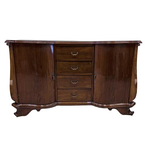 Sub.:4-On - Lote: 37 -  Aparador de dos puertas y cuatro cajones, ca. 1940.