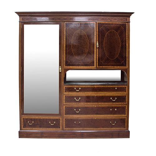Sub.:4-On - Lote: 13 -  Armario ropero de una puerta con espejo de cuerpo entero, c�moda de cuatro cajones y dos puertas con bateas en el interior. De estilo ingl�s, en madera de caoba y limoncillo. Ca. 1900.