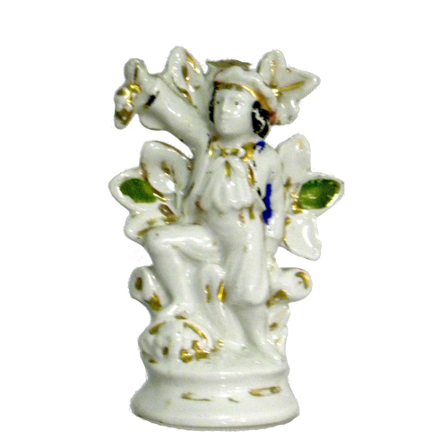 Sub.:4 - Lote: 1332 -  Figura en porcelana isabelina. Desperfectos.