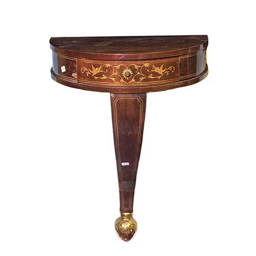 Sub.:4 - Lote: 1383 -  Consola de colgar e con detalles en dorado y remate de pi�a