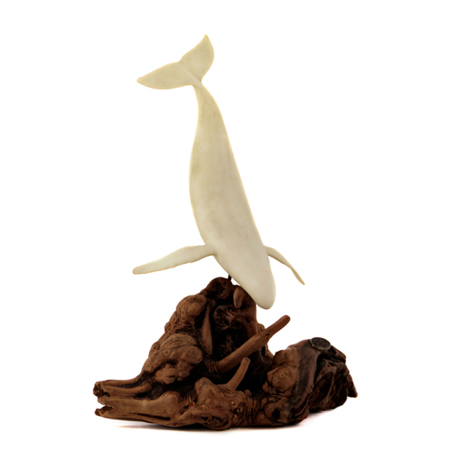 Sub.:4 - Lote: 1326 - JOHN PERRY Escultura de Ballena